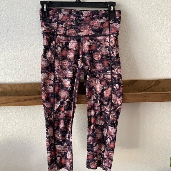 lululemon athletica Pants - Lululemon‎ Crop II Nulux 19" Crop Pink Floral Print Leggings SZ 6